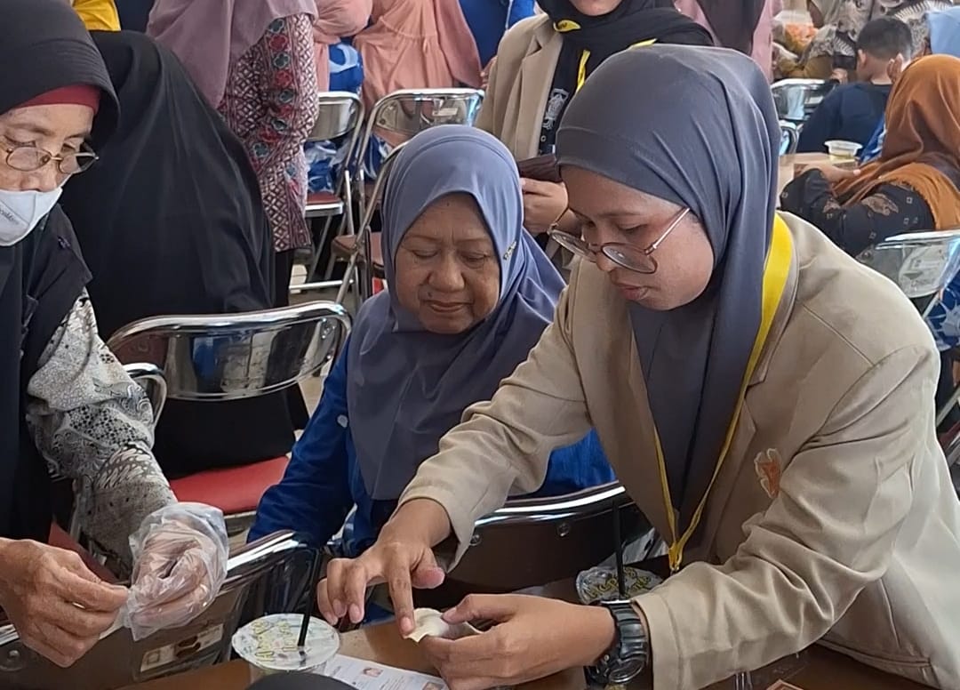 Mahasiswa KKN-PPM UGM Pengasih Mengasih Kenalkan Potensi Ekonomi Ubi Ungu melalui Workshop Dumbi